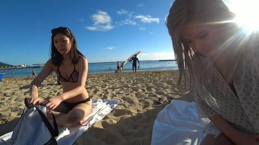 Becca & Hafu - Sexy Bikini Beach Videos (Video 2) .