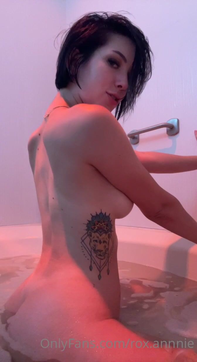Roxanne shower