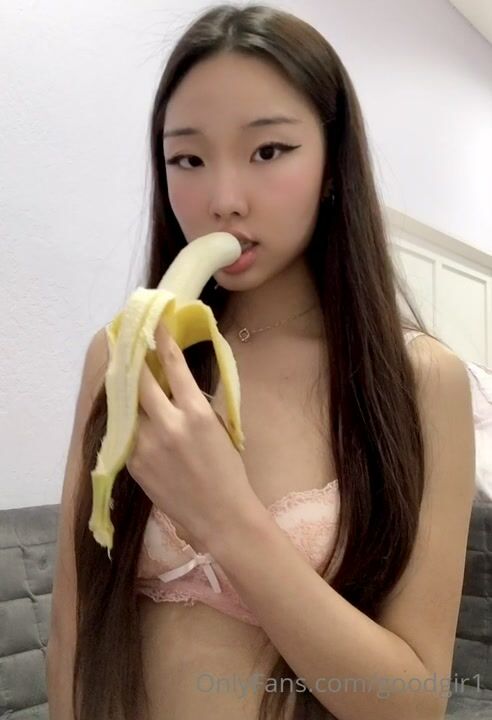 goodgirl1 banana BJ