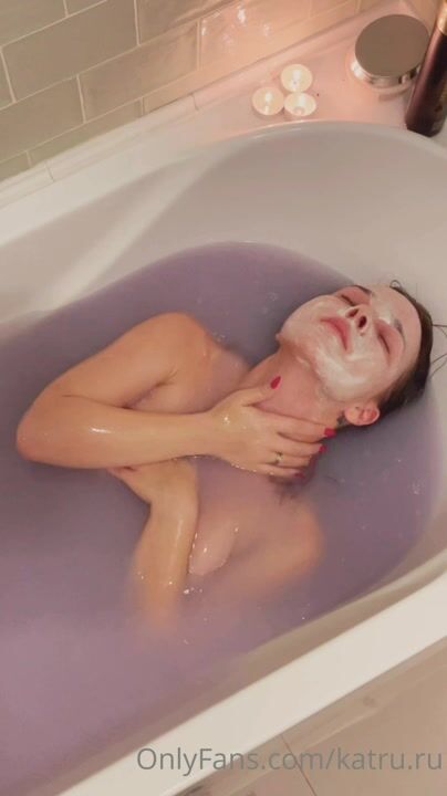 Monroe in the bath