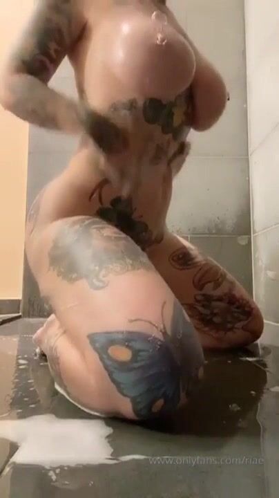 Riae Big tits and Ass tattoo shower