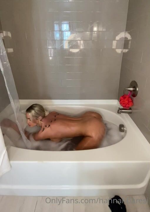 Hannahbunsxo BathTub naked