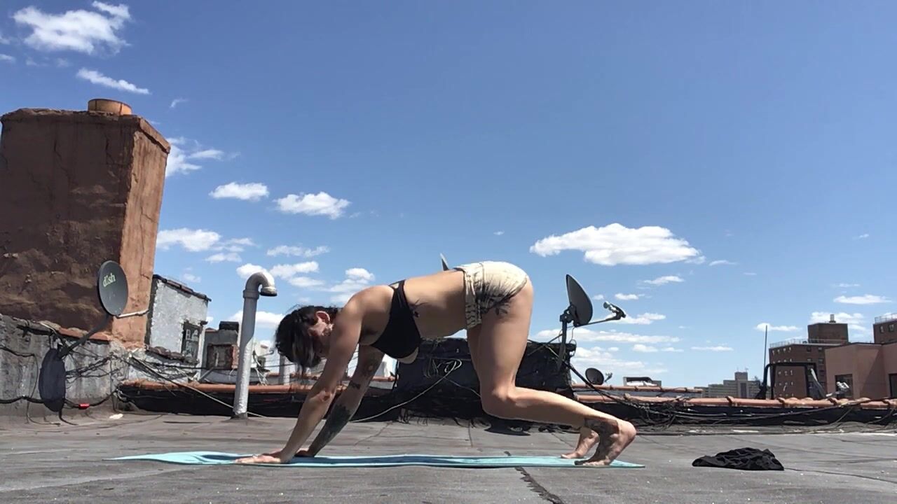 outdoor rooftop yoga and twerk