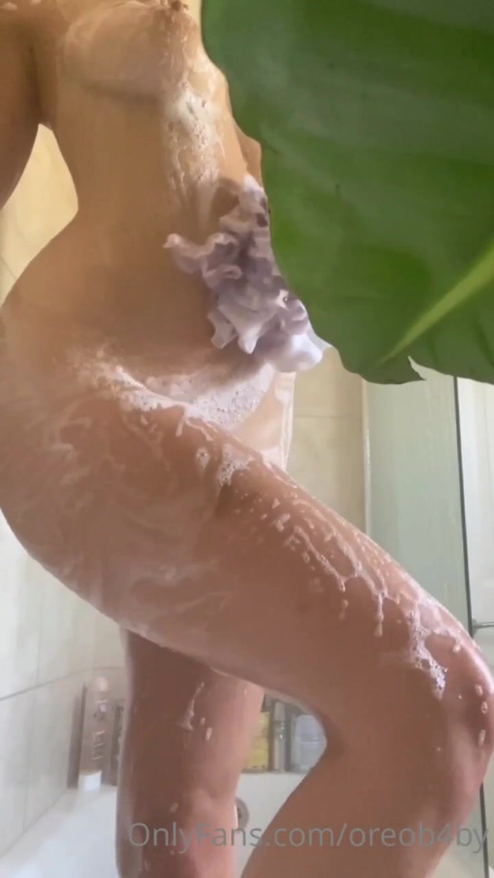 Oreo baby nude soapy shower