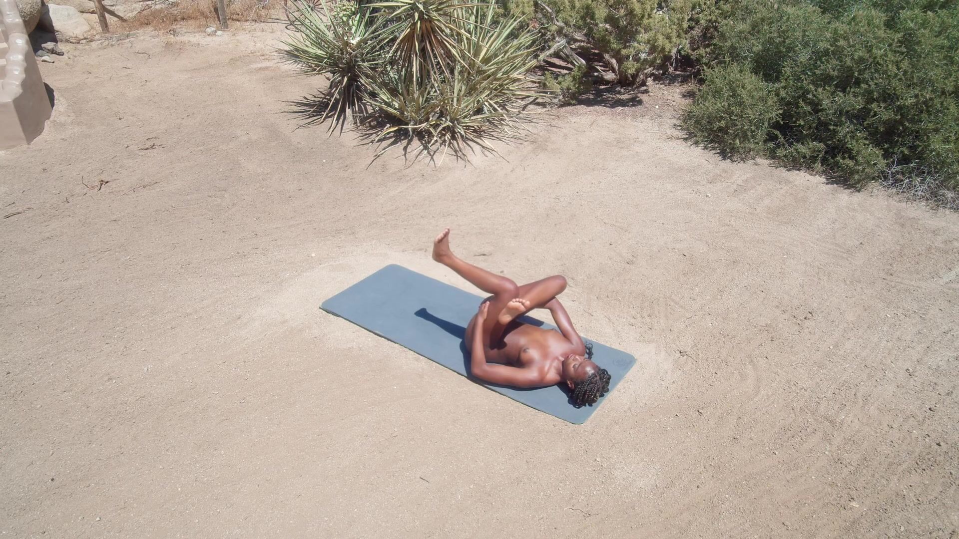 dakota - nude yoga