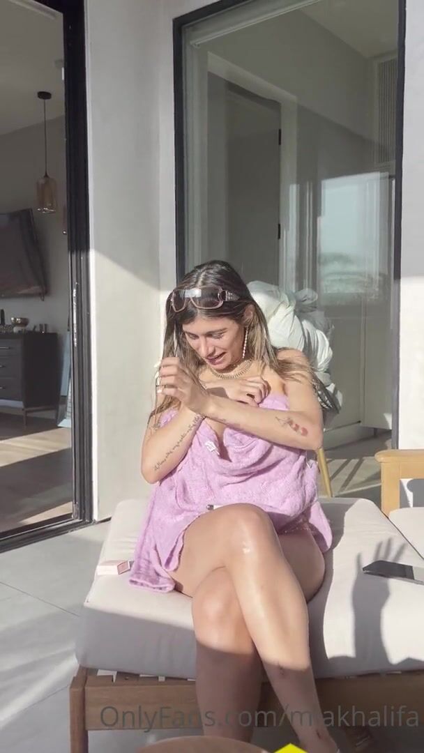 Mia Khalifa Topless Tease Video Leaked