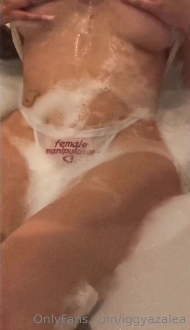 Iggy Azalea Bathtub Nip Slip Video Leaked