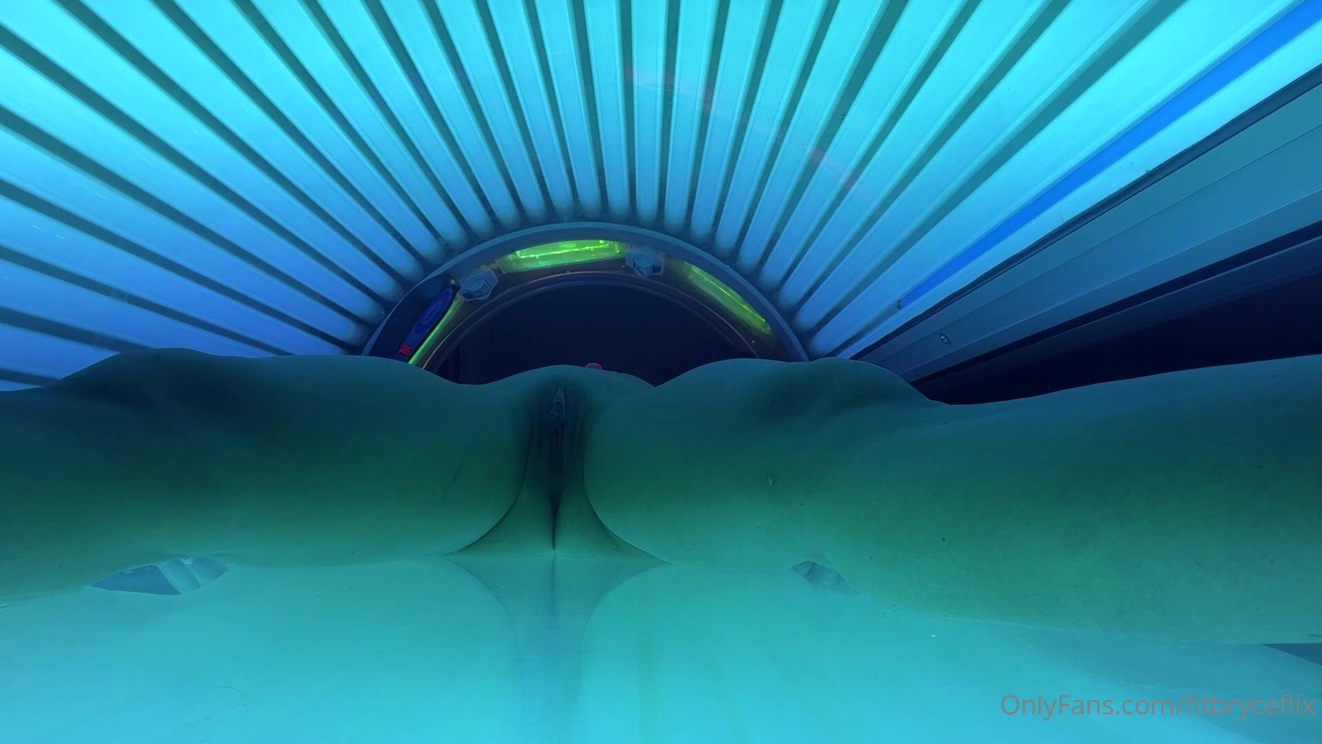 Bryce Adams - PPV Risky Squirting In The Tanning Bed