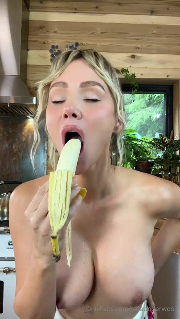 Sara Underwood Banana Sucking