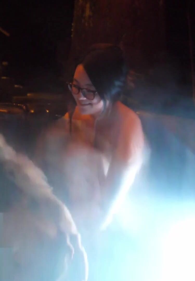 PotasticPanda Nude In Pool